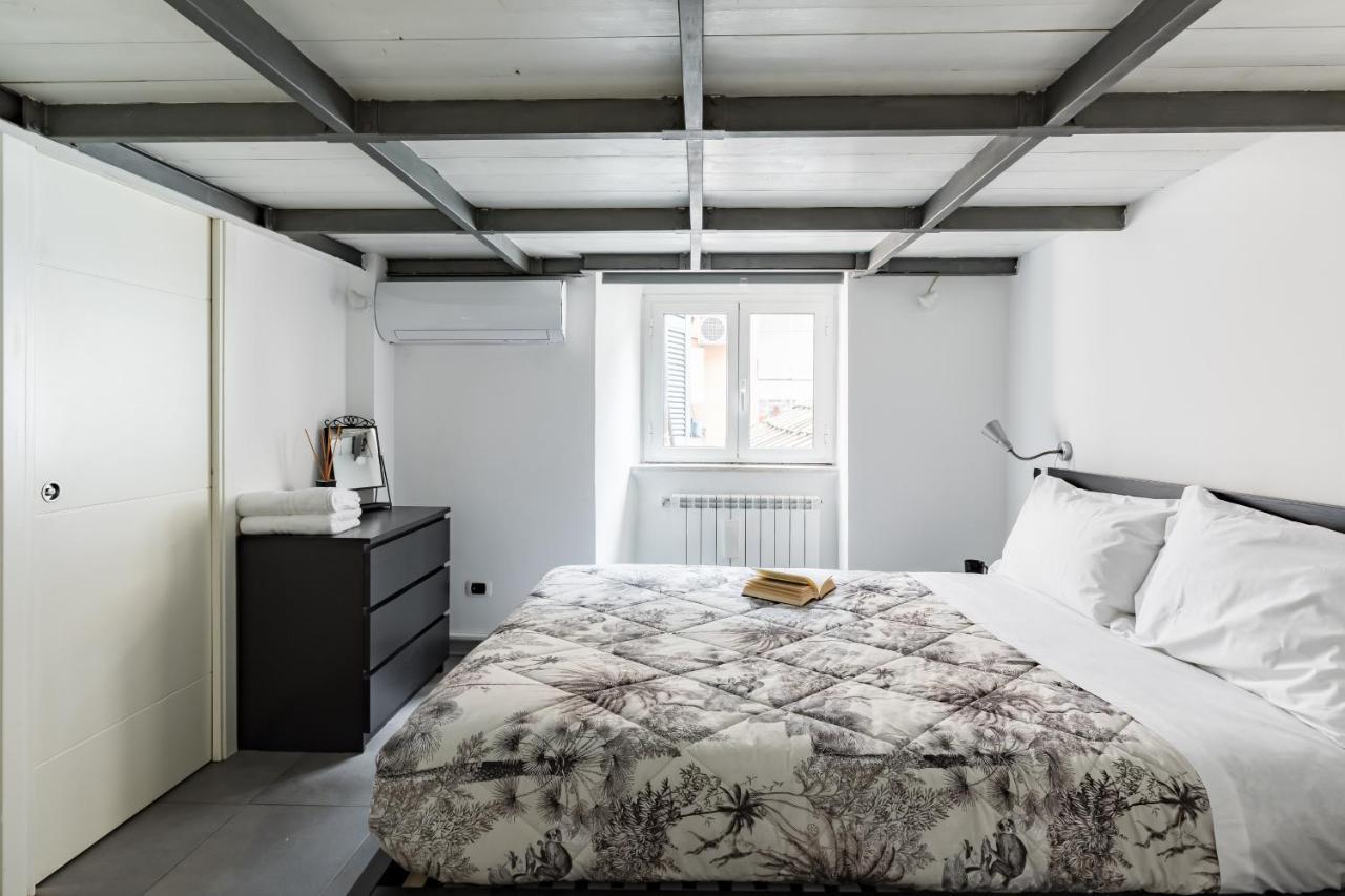 Trevi Fountain Modern Loft *